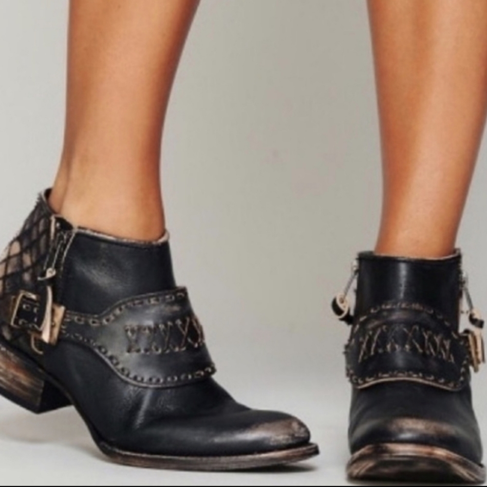 FreeBird GRAND Ankle Booties size 6